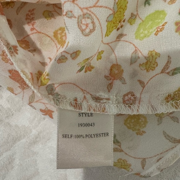 Current air Anthropologie Floral Ruffle sleeve split neckline Blouse - Picture 8 of 9